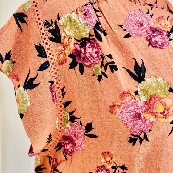 NWT Buffalo David Bitton Floral Print Flutter sleeve Tie Neck Jacquard Blouse - Picture 5 of 11